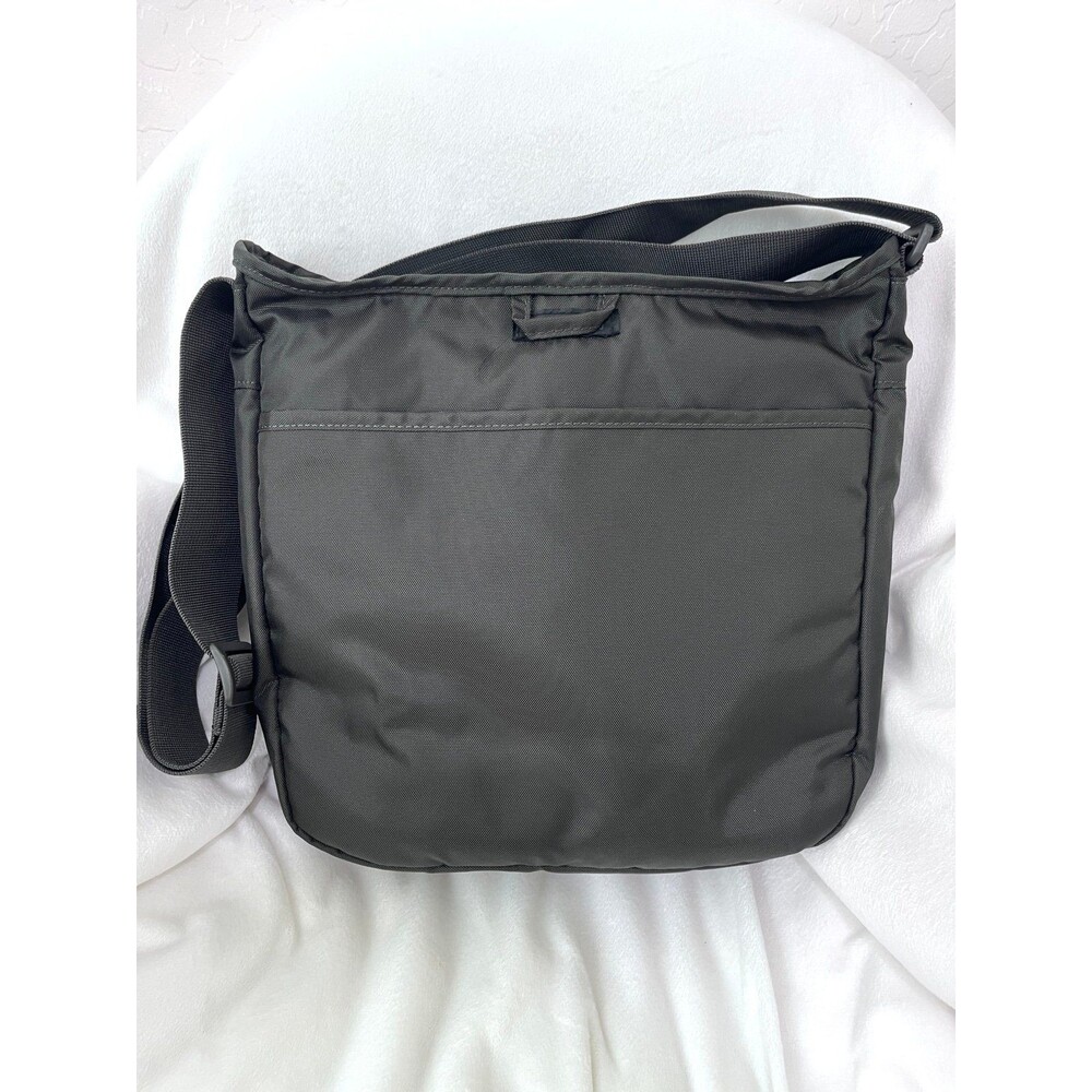 Lowepro StreamLine 250 Multi-Device Camera Shoulder Bag - Grey - Picture 2 of 5